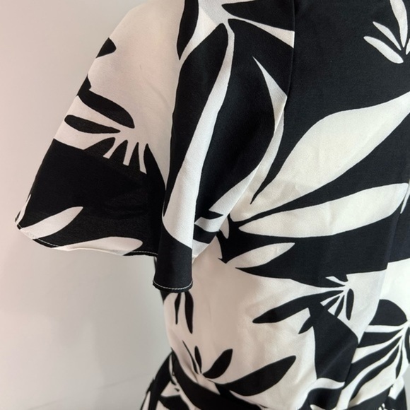 Tahari womens black and white Reverse Print Shift Dress size 4 - Picture 10 of 14